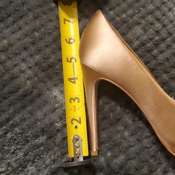 Badgley Mischka Champagne Heels - Picture 6 of 7